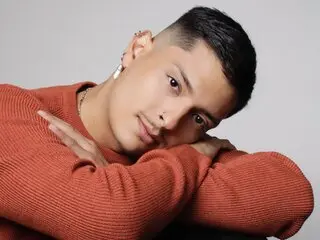 AntinoEmerald live sex